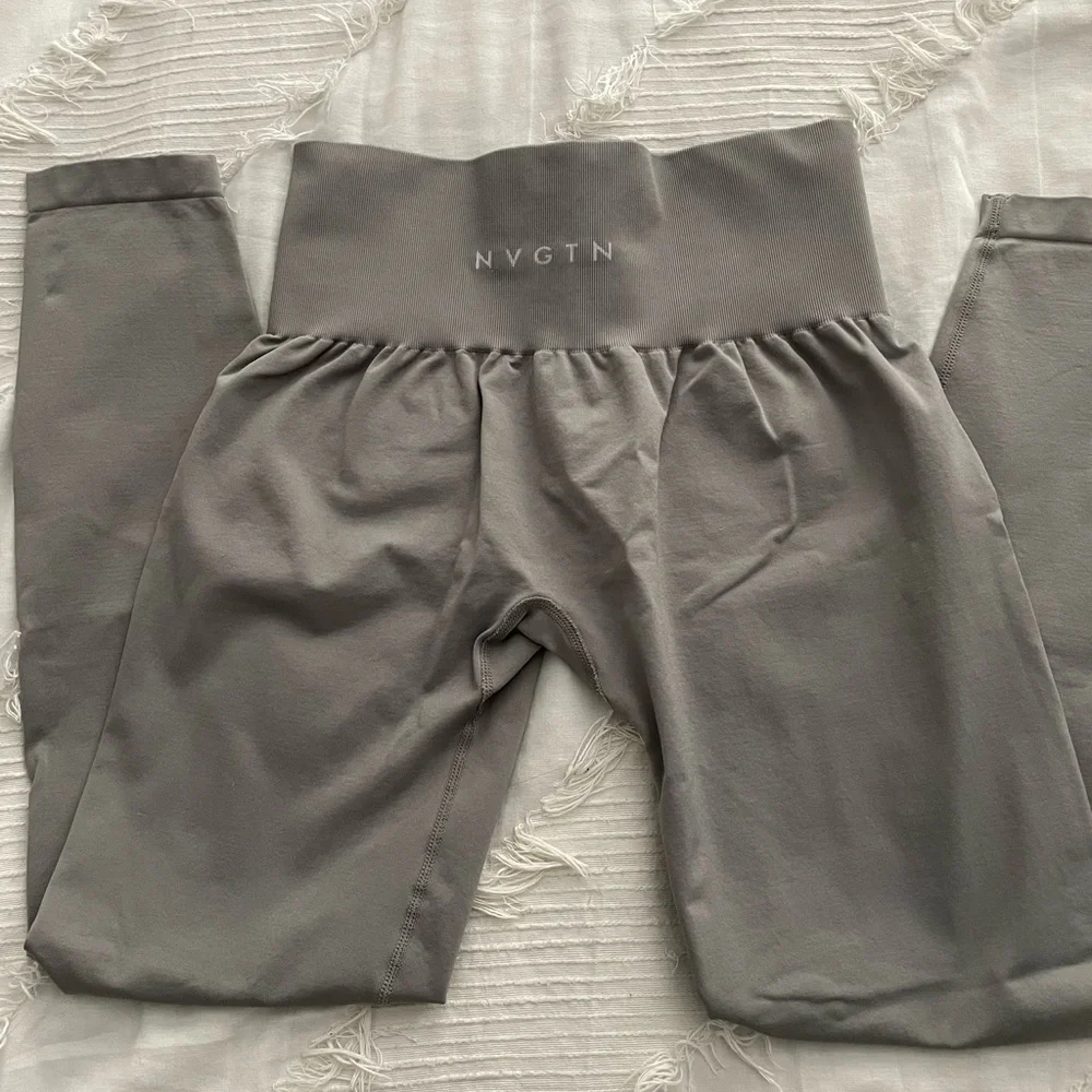 Light Gray Solid Seamless Leggings - Picture 2 of 4